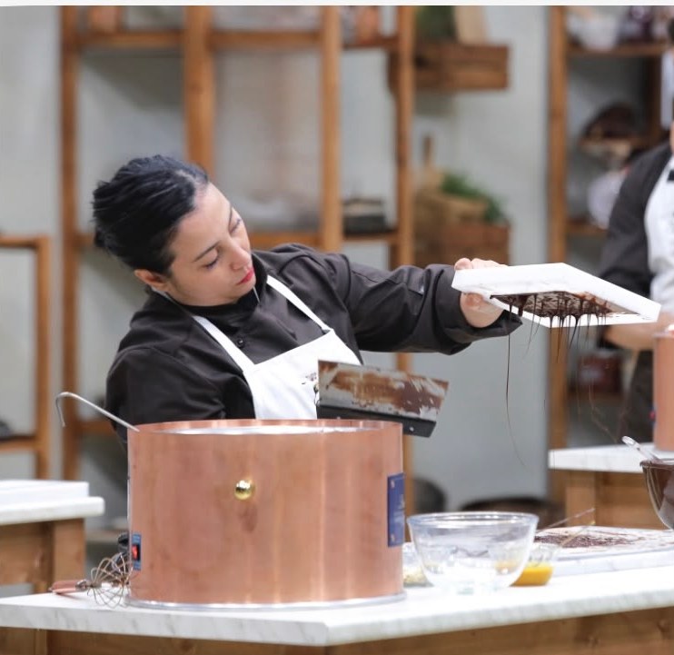 Eleonora Towanda al lavoro durante Maître Chocolatier